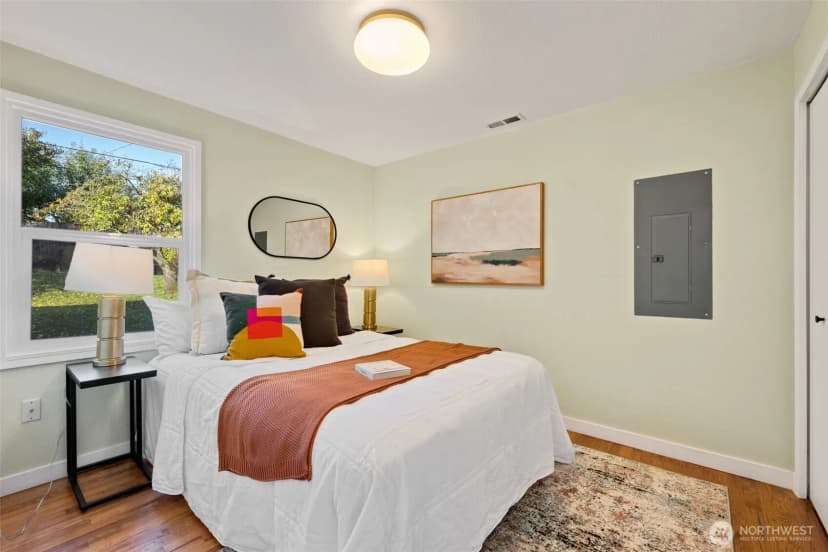 Property photo for 15511 10th Avenue Ne, Shoreline photo 18