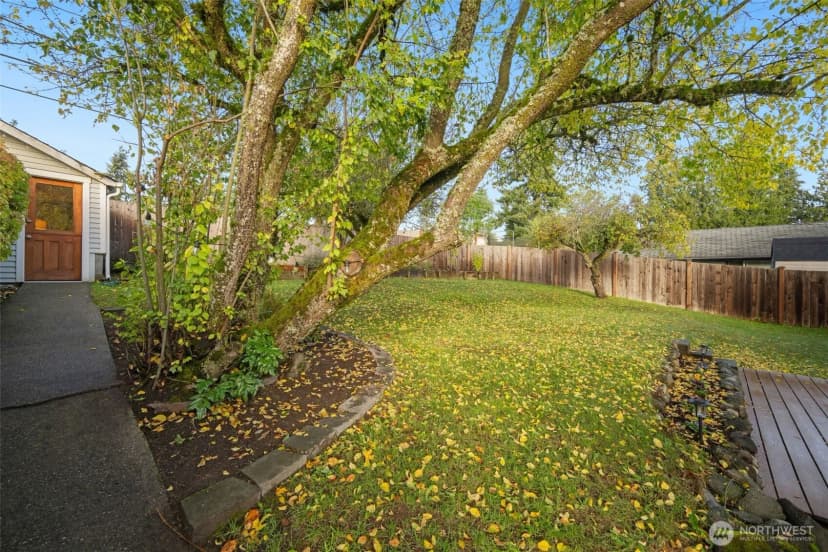 Property photo for 15511 10th Avenue Ne, Shoreline photo 30