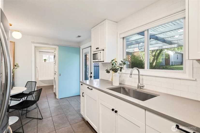 Property photo for 15511 10th Avenue Ne, Shoreline photo 14