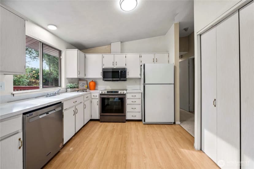 Property photo for 10316 Ne 202nd Street, Bothell photo 14