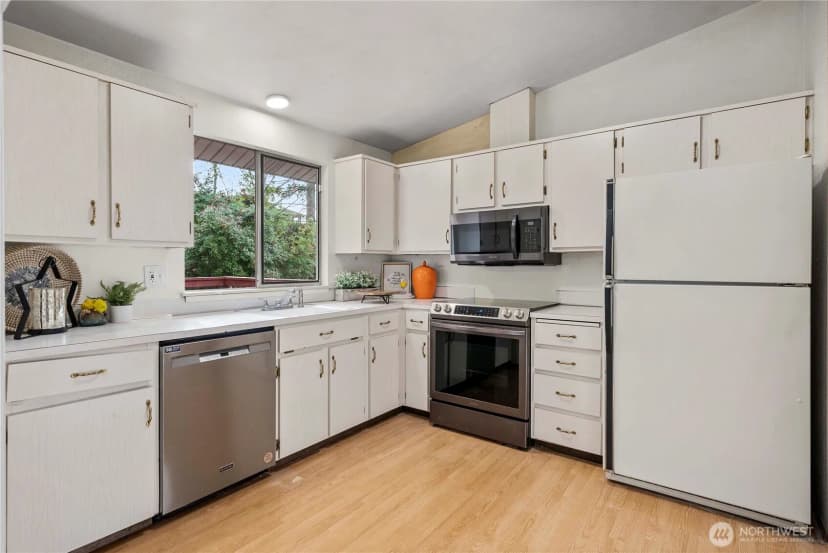 Property photo for 10316 Ne 202nd Street, Bothell photo 11