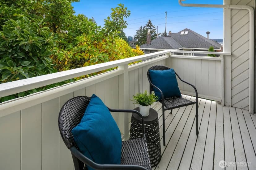 Property photo for 1514 Nob Hill Avenue N, Seattle photo 17