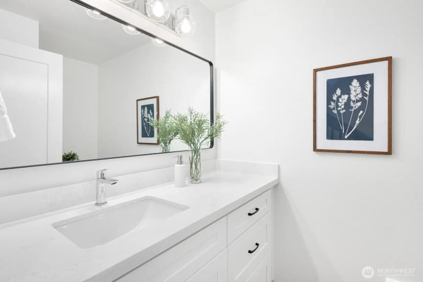 Property photo for 1514 Nob Hill Avenue N, Seattle photo 11
