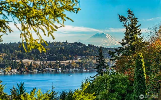 Property photo for 4222 Shoreclub Drive, Mercer Island photo 2