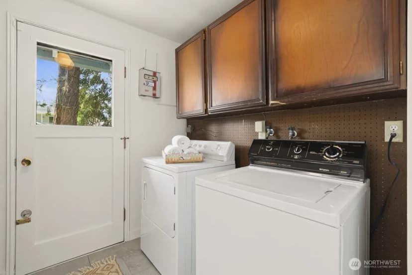 Property photo for 7607 Emerald Drive Sw, Lakewood photo 18
