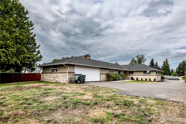 Property photo for 10510 33rd Street E, Edgewood photo 2