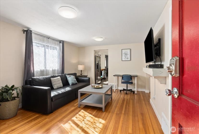 Property photo for 10019 Interlake Avenue N, Seattle photo 10