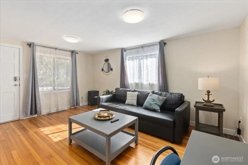 Property photo for 10019 Interlake Avenue N, Seattle photo 11