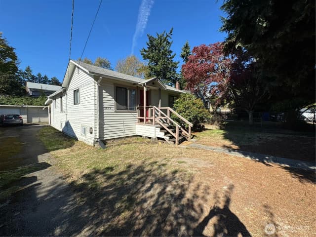 Property photo for 10019 Interlake Avenue N, Seattle