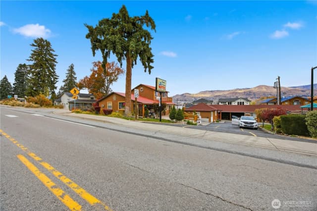 Property photo for 2044 W Woodin Avenue, Chelan photo 4