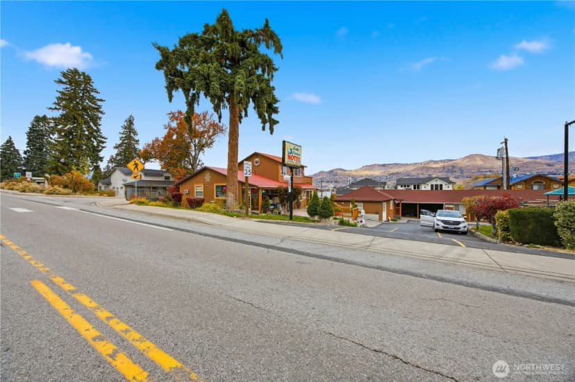 Property photo for 2044 W Woodin Avenue, Chelan photo 4
