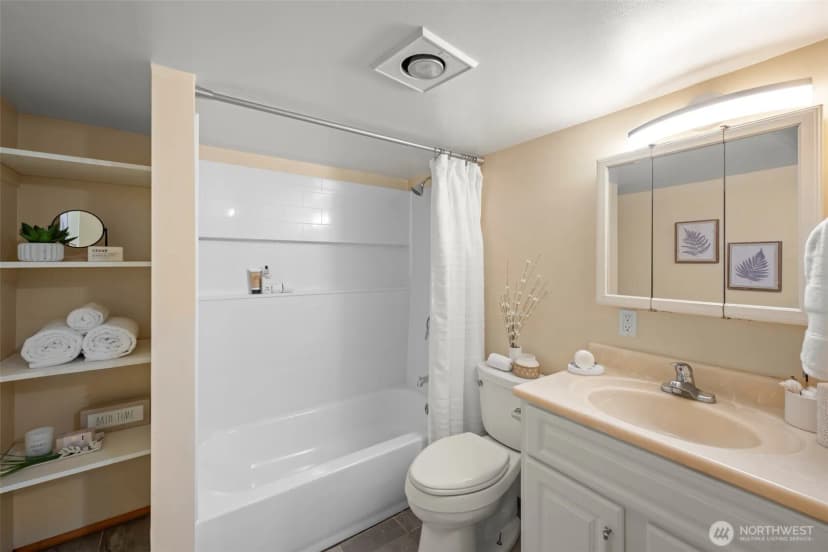 Property photo for 21240 5th Avenue S, Des Moines photo 35