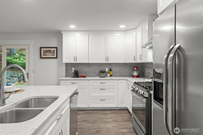 Property photo for 21240 5th Avenue S, Des Moines photo 8