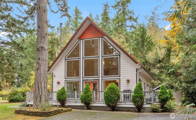 Property photo for 2736 Mountain View Drive Ne, Hansville