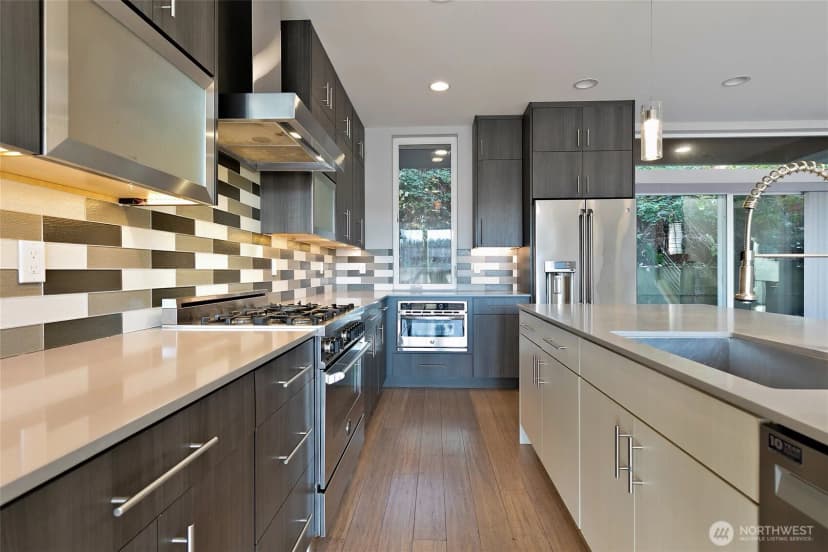 Property photo for 5030 Puget Boulevard Sw, Seattle photo 8