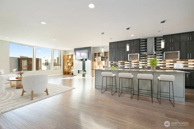 Property photo for 5030 Puget Boulevard Sw, Seattle photo 3