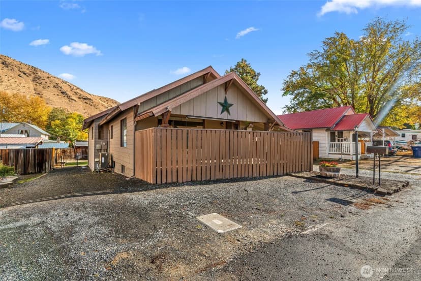 Property photo for 120 S Douglas Street, Cashmere photo 3