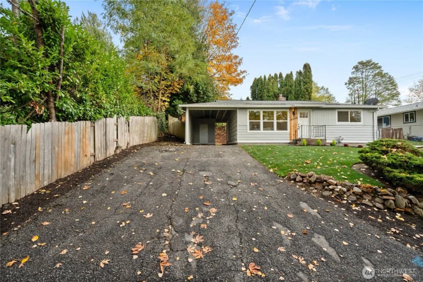 Property photo for 10050 12th Avenue Sw, Seattle photo 30