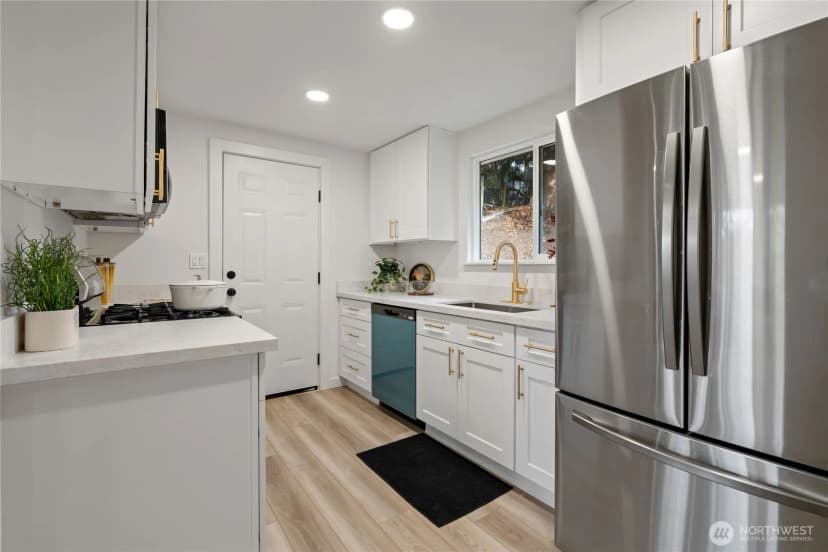 Property photo for 10050 12th Avenue Sw, Seattle photo 14