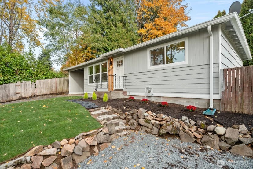 Property photo for 10050 12th Avenue Sw, Seattle photo 27