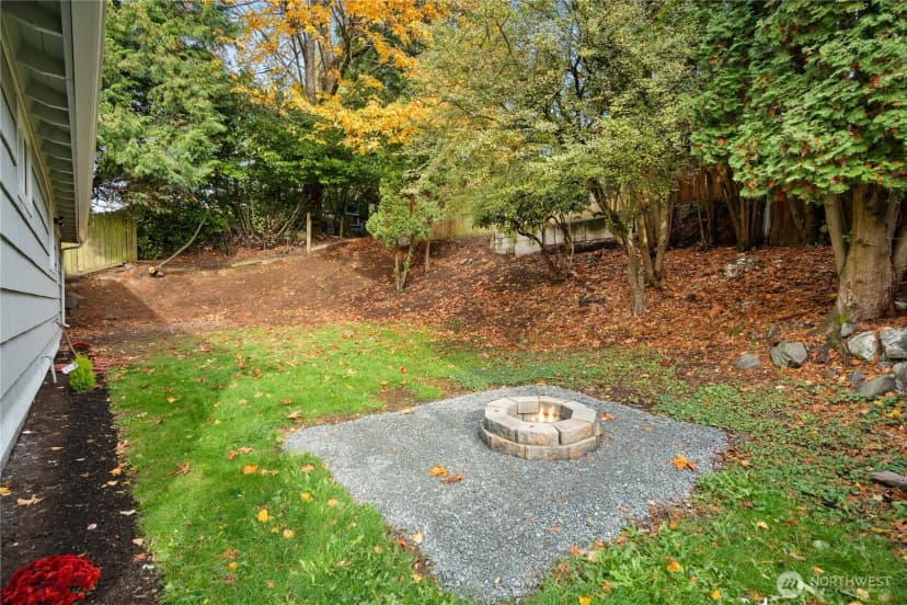 Property photo for 10050 12th Avenue Sw, Seattle photo 24