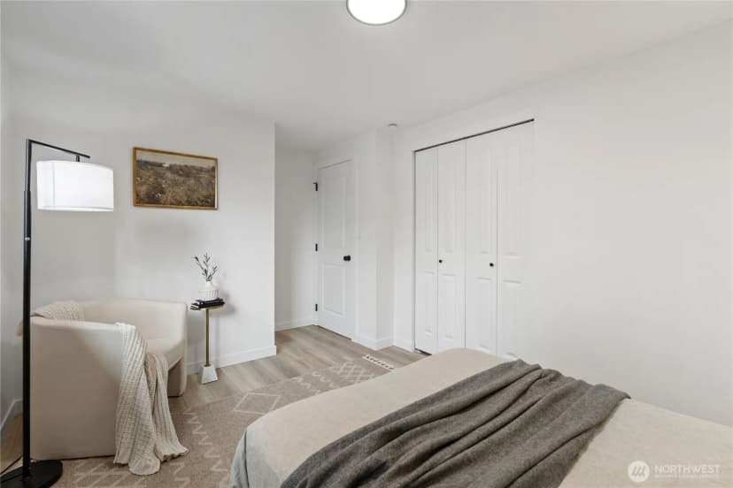 Property photo for 10050 12th Avenue Sw, Seattle photo 17