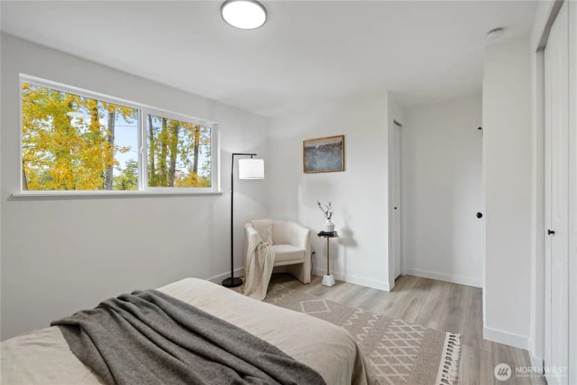 Property photo for 10050 12th Avenue Sw, Seattle photo 18