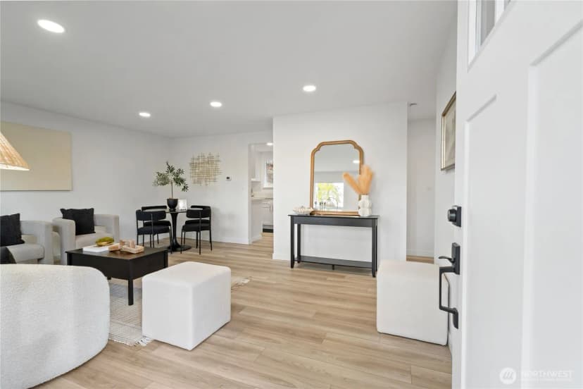 Property photo for 10050 12th Avenue Sw, Seattle photo 8