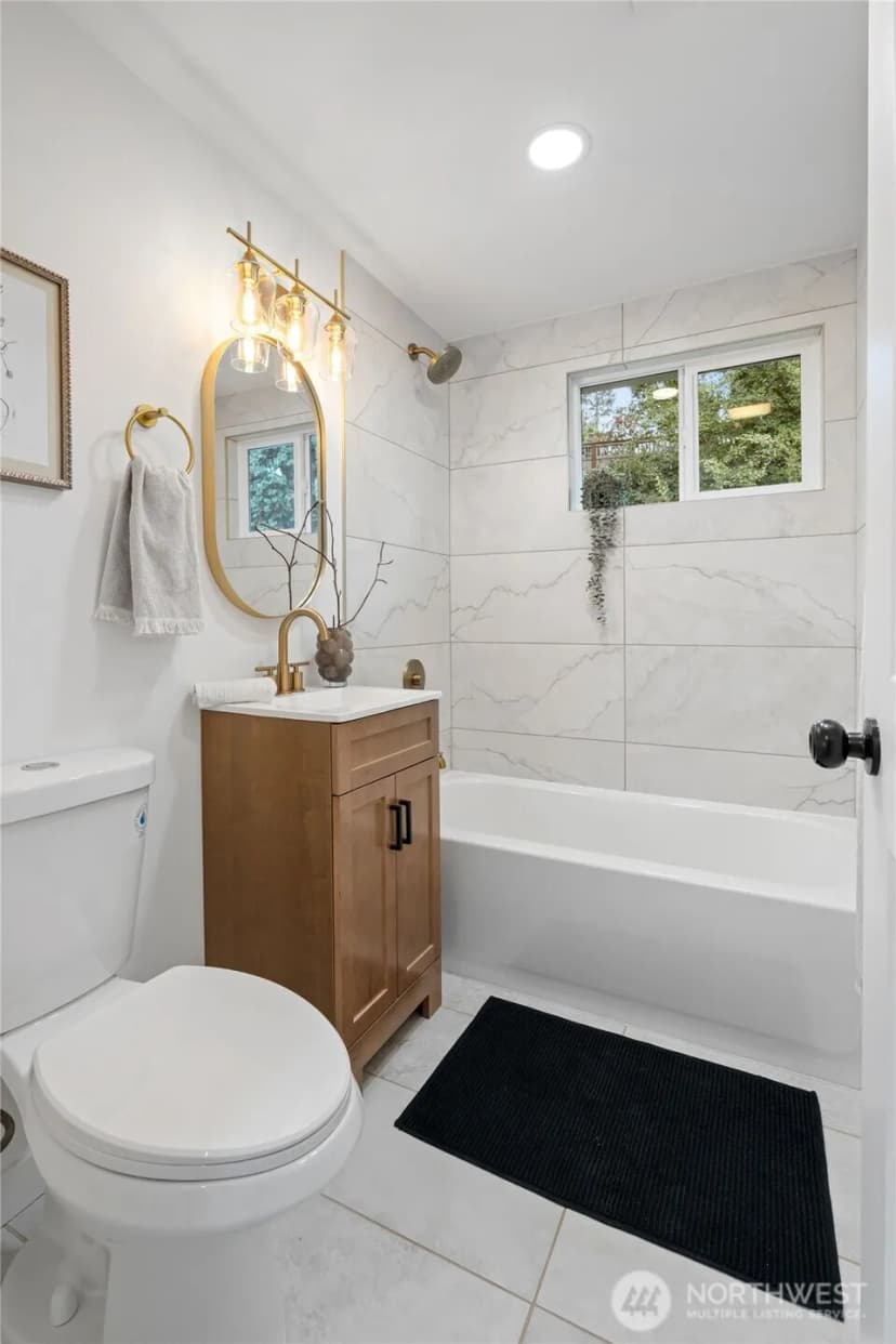 Property photo for 10050 12th Avenue Sw, Seattle photo 20