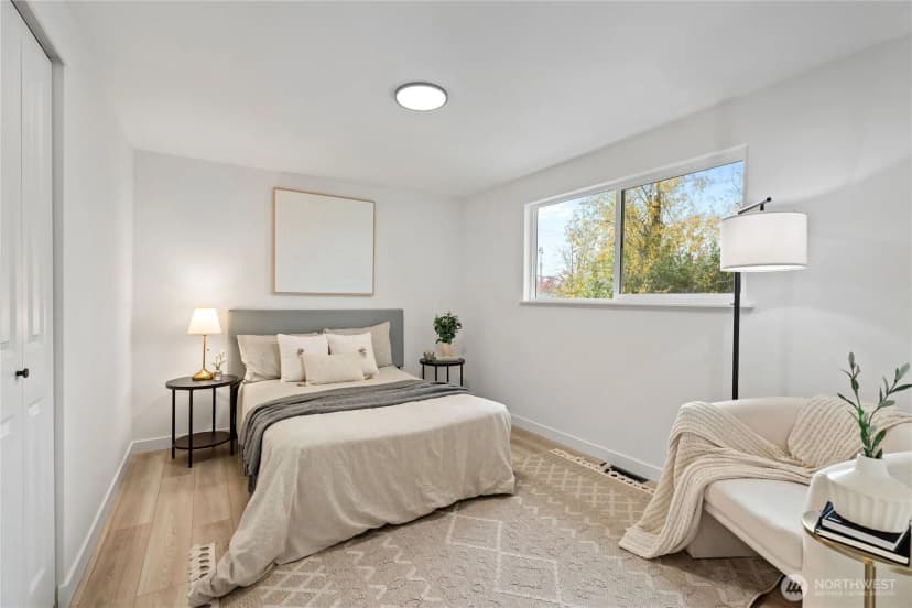 Property photo for 10050 12th Avenue Sw, Seattle photo 16