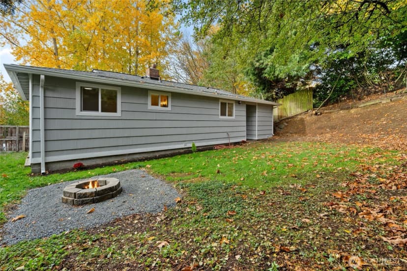 Property photo for 10050 12th Avenue Sw, Seattle photo 25