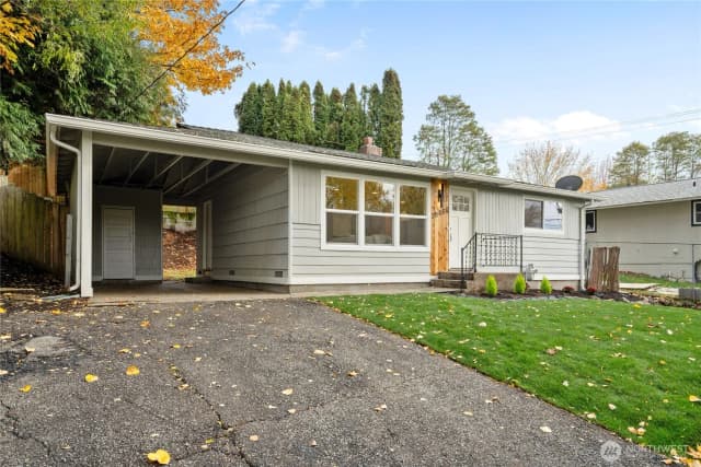Property photo for 10050 12th Avenue Sw, Seattle photo 3