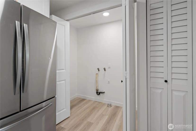 Property photo for 10050 12th Avenue Sw, Seattle photo 13