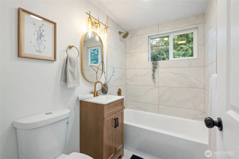 Property photo for 10050 12th Avenue Sw, Seattle photo 19