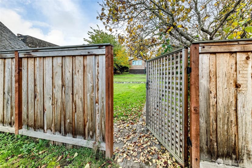 Property photo for 917 E 9th Street, Port Angeles photo 37