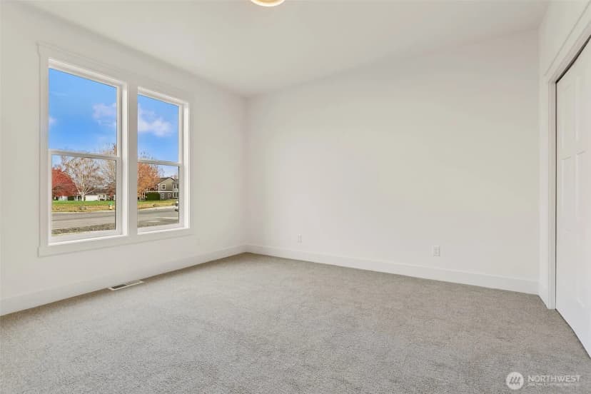 Property photo for 2210 S 96th Avenue, Yakima photo 26