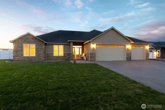 Property photo for 2210 S 96th Avenue, Yakima