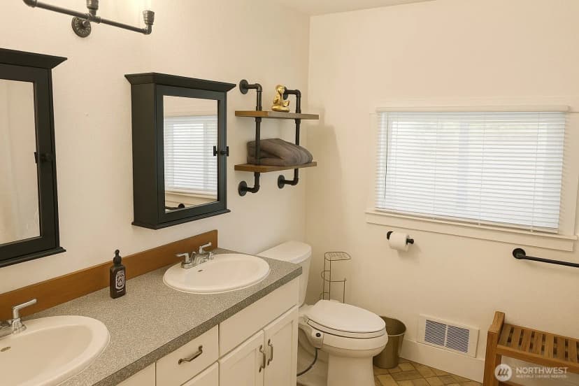 Property photo for 6715 Ne Pine Street, Suquamish photo 29