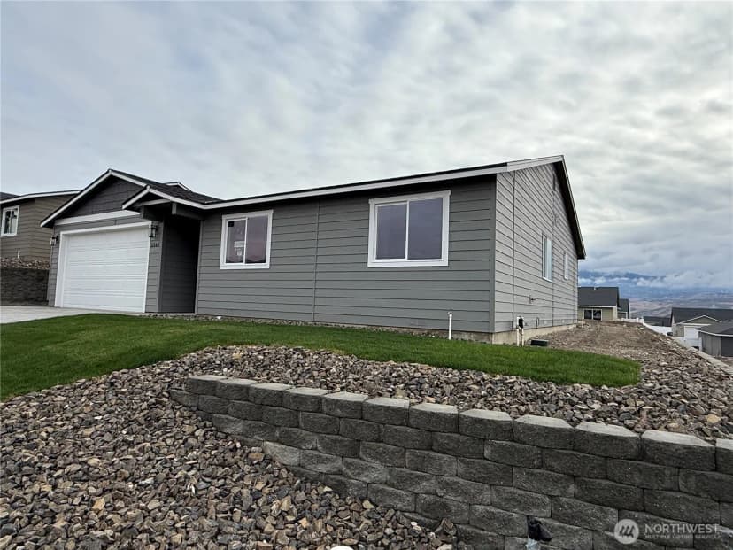 Property photo for 2340 2nd Street Se, East Wenatchee
