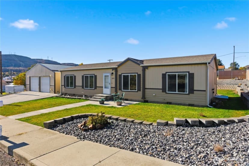 Property photo for 465 Division Street, Grand Coulee photo 2