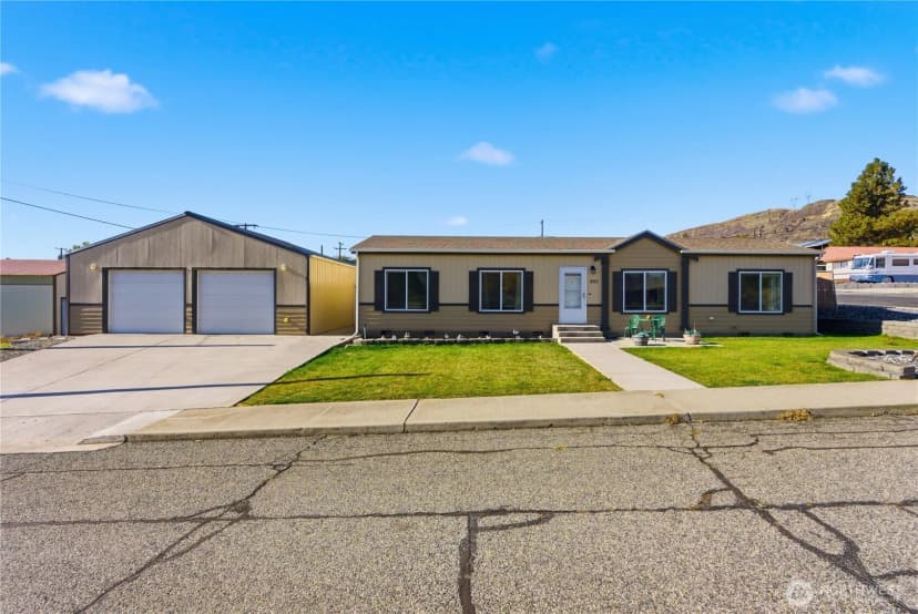 Property photo for 465 Division Street, Grand Coulee