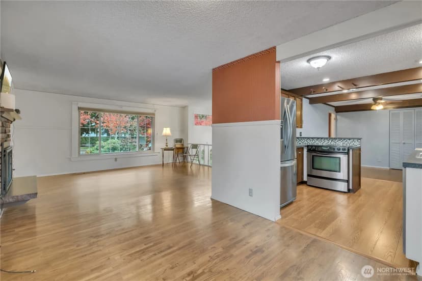 Property photo for 19227 8th Avenue S, Des Moines photo 11