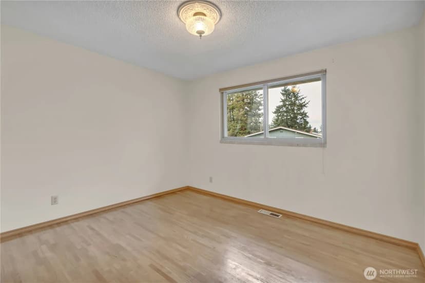 Property photo for 19227 8th Avenue S, Des Moines photo 16
