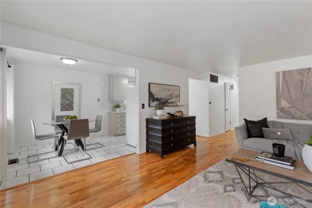 Property photo for 5561 16th Avenue S, Seattle photo 4