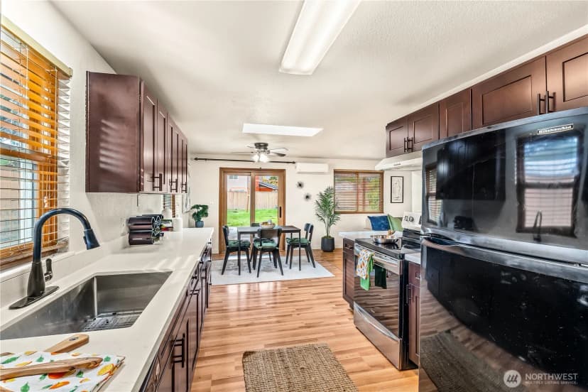 Property photo for 1701 104th Place Sw, Everett photo 17