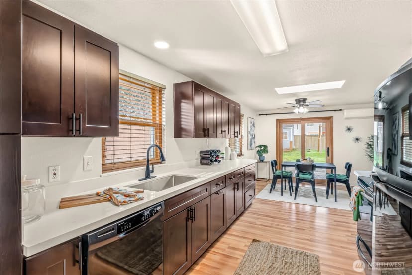 Property photo for 1701 104th Place Sw, Everett photo 18
