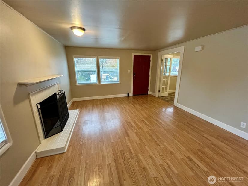 Property photo for 18303 9th Avenue Ne, Shoreline photo 8