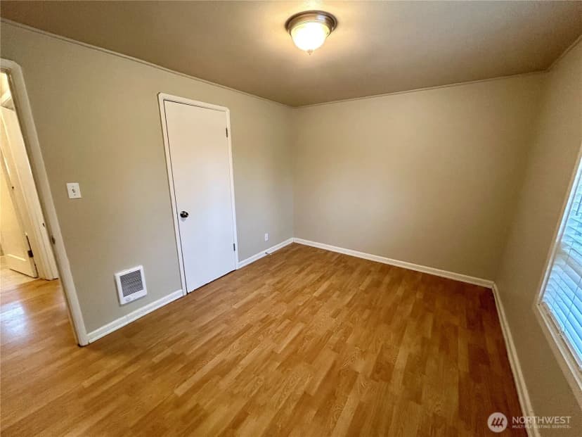 Property photo for 18303 9th Avenue Ne, Shoreline photo 9