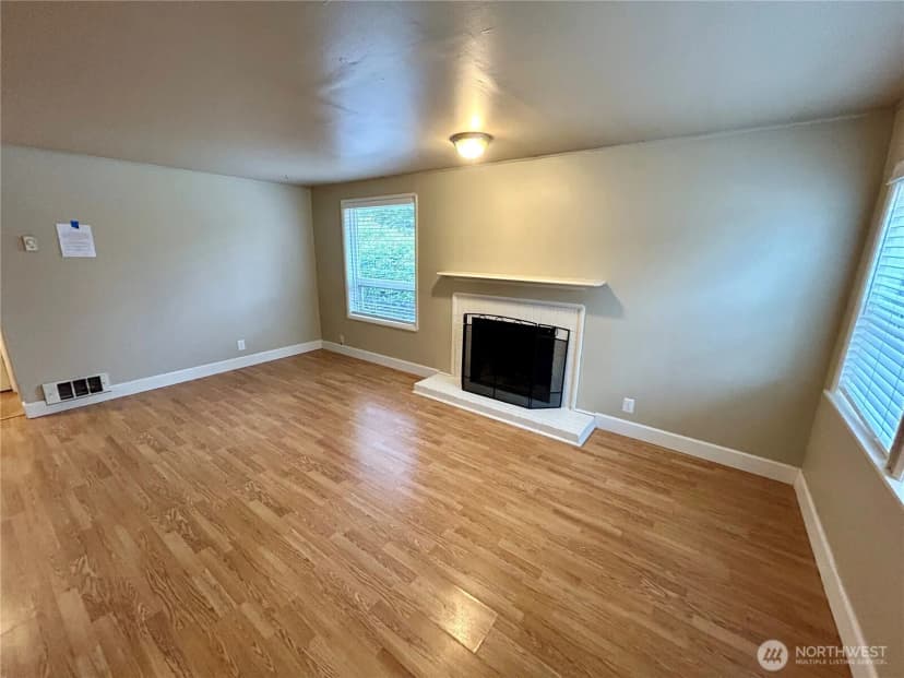Property photo for 18303 9th Avenue Ne, Shoreline photo 3