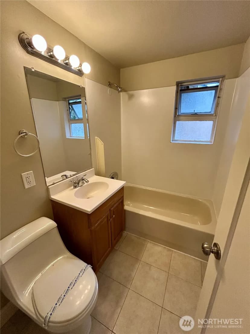 Property photo for 18303 9th Avenue Ne, Shoreline photo 10